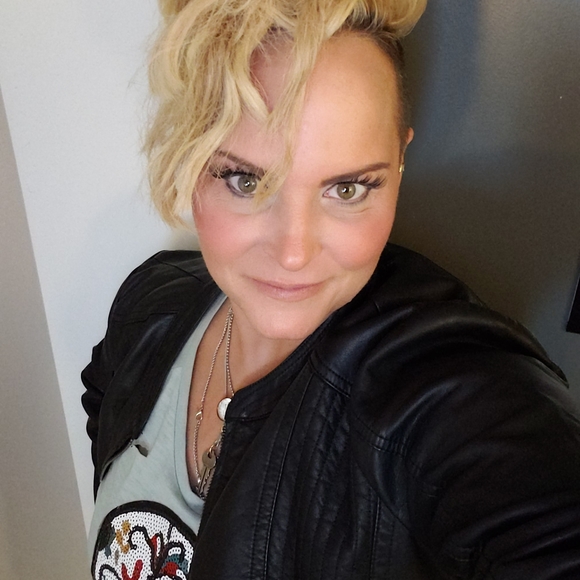 Meet your Posher, Misty - Picture 3 of 4